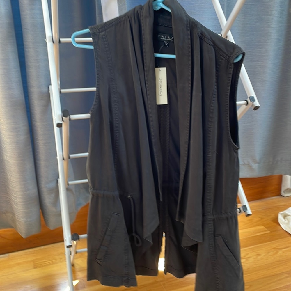 New with tag Francesca’s sleeveless sweater size M